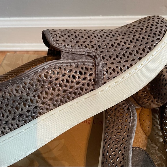 Sofft slip on sneakers - Picture 2 of 6